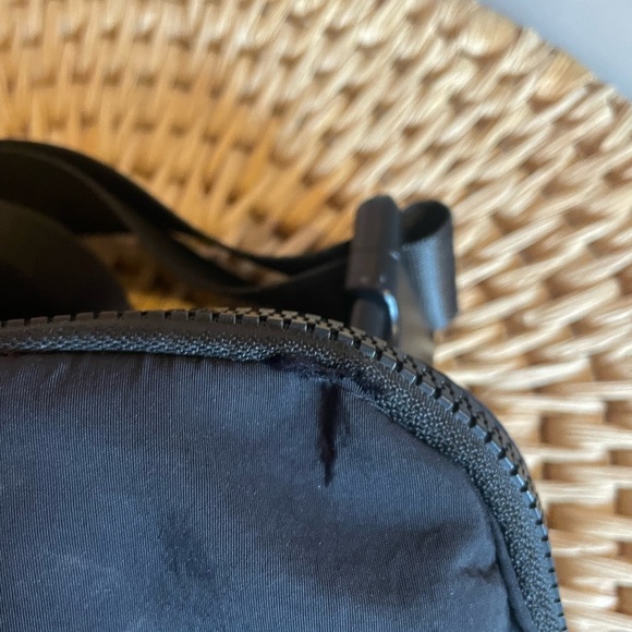 Lululemon Everywhere Belt Bag 1L - Picture 5 of 8